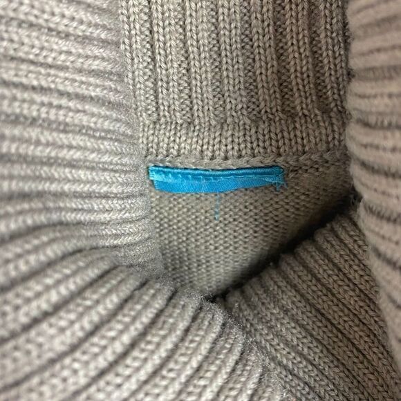 Disney Mickey Mouse Sweater Womens Medium Gray Prink Turtle Neck Knit Stretch - Picture 7 of 7